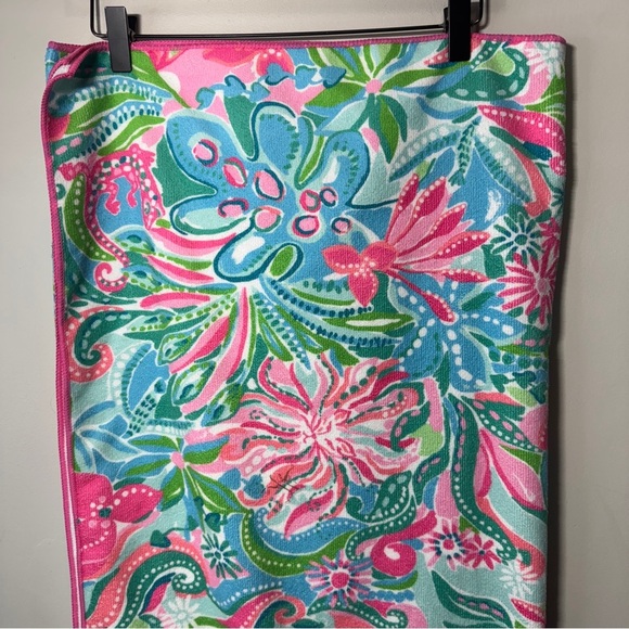 Lilly Pulitzer Oversized Beach Lounge
Towel, 40 x 72 - Picture 4 of 8
